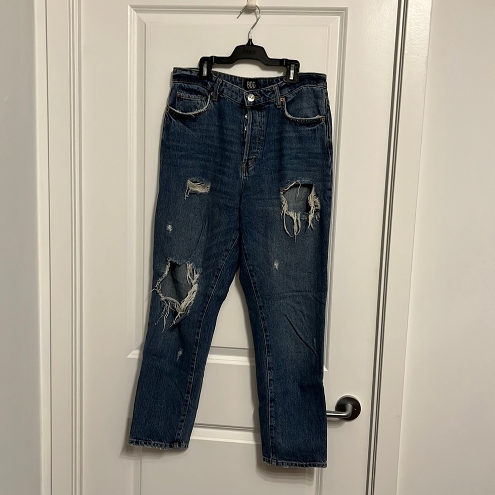 BDG RIPPED JEANS SIZE 30 SLIM STRAIGHT